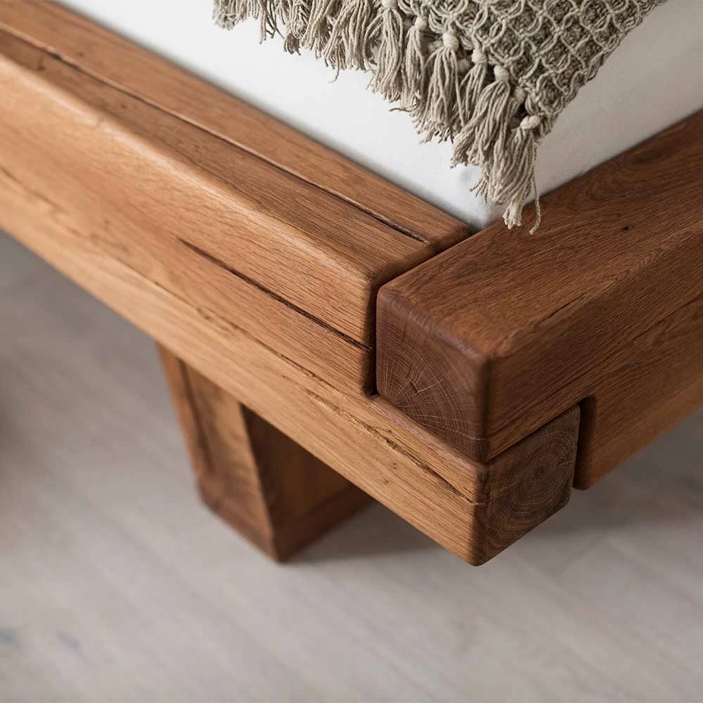 Balkenbett aus Eichenholz mit Kufen - Piassona Balkenbett Aus Eichenholz Mit Kufen - Piassona -Valganios Sales balkenbett aus eichenholz mit kufen ohne kopfteil geoeltes massivholz piassona 04