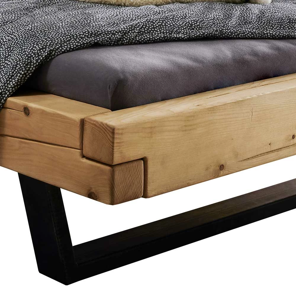 Balkenbett mit Bügelfüßen im rustikalen Stil - Teresina Balkenbett Mit Bügelfüßen Im Rustikalen Stil - Teresina -Valganios Sales balkenbett mit buegelfuessen im rustikalen stil aus fichte natur metall schwarz teresina 03