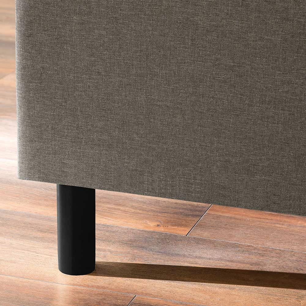 Hellgraues Polsterbett mit dunklen Holzbeinen - Yamato Hellgraues Polsterbett Mit Dunklen Holzbeinen - Yamato -Valganios Sales hellgraues polsterbett mit dunklen holzbeinen in 140x200 oder 180x200 yamato 05