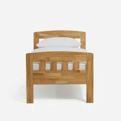 Hohes Einzelbett Zoika Aus Massivholz Wildeiche Honigfarben -Valganios Sales hohes einzelbett massivholz wildeiche honigfarben kopf und fussteil halboffen zoika 02