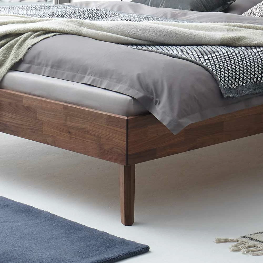 Modernes Bett aus Nussbaum Massivholz - Palais Modernes Bett Aus Nussbaum Massivholz - Palais -Valganios Sales modernes bett aus nussbaum massivholz mit kopfteil in schwarz palais 02