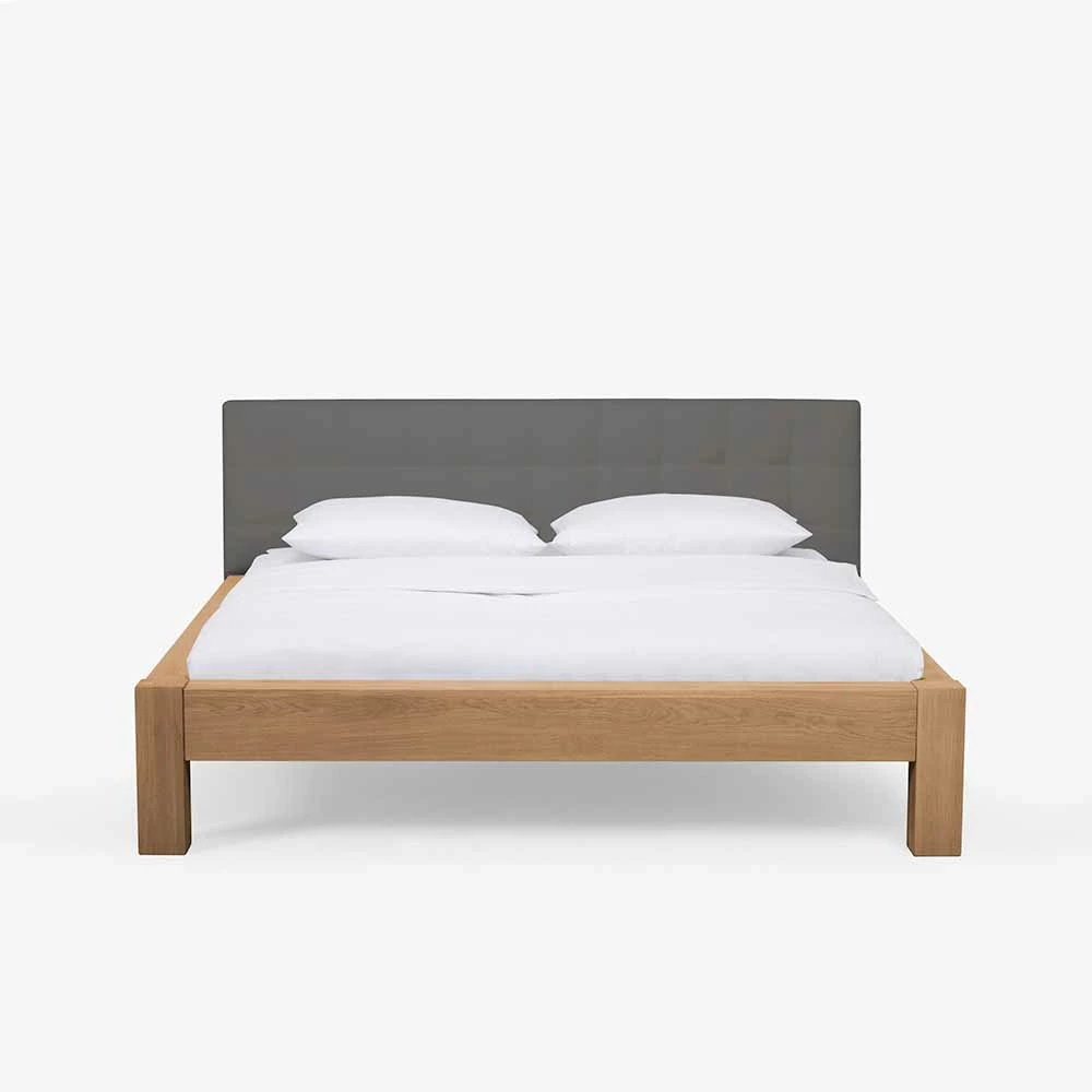 Wildeiche Doppelbett Revisiona mit Kopfteil Grau gepolstert Wildeiche Doppelbett Revisiona Mit Kopfteil Grau Gepolstert -Valganios Sales wildeiche doppelbett kopfteil grau gepolstert laenge 200cm oder 220cm revisiona 03