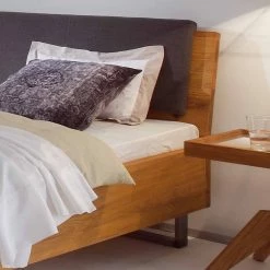 Wildholz Bett Housten Mit Bügelgestell Aus Metall -Valganios Sales wildholz bett buegelgestell aus metall holz kopfteil mit kissen in anthrazit housten 03